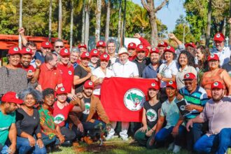 mst-apresenta-demandas-a-lula-em-encontro-na-granja-do-torto 