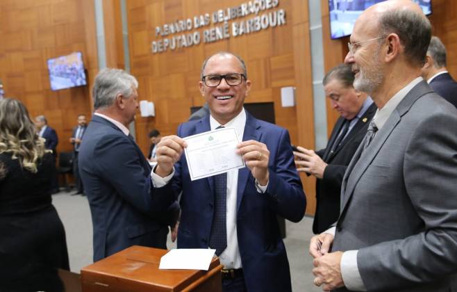 fabinho-esta-entre-os-10-deputados-que-irao-compor-a-nova-mesa-diretora-da-almt