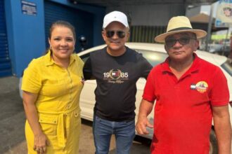 gisa-barros-mostra-forca-em-varzea-grande-durante-adesivaco-e-reforca-compromisso-com-a-populacao