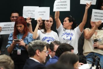 projeto-de-anistia-aos-golpistas-do-8-de-janeiro-e-adiado-na-ccj