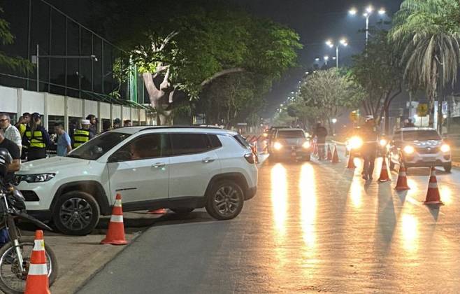 fiscalizacao-da-lei-seca-prende-12-condutores-embriagados-e-remove-47-veiculos-na-madrugada-deste-domingo-(22)