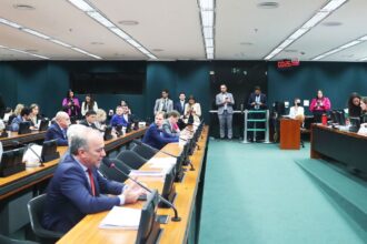 ccj-da-camara-aprova-projeto-que-proibe-decisoes-individuais-no-stf