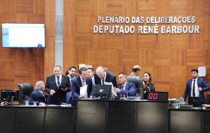 deputados-limpam-pauta-e-derrubam-nove-vetos-governamentais-em-sessao-na-almt