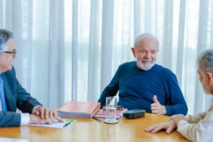 lula-esta-apto-a-exercer-sua-rotina-de-trabalho,-diz-boletim-medico