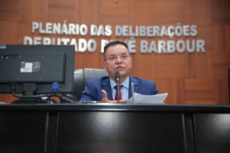 lei-de-botelho-valoriza-protetores-e-cuidadores-de-animais-soltos-ou-abandonados-em-mt