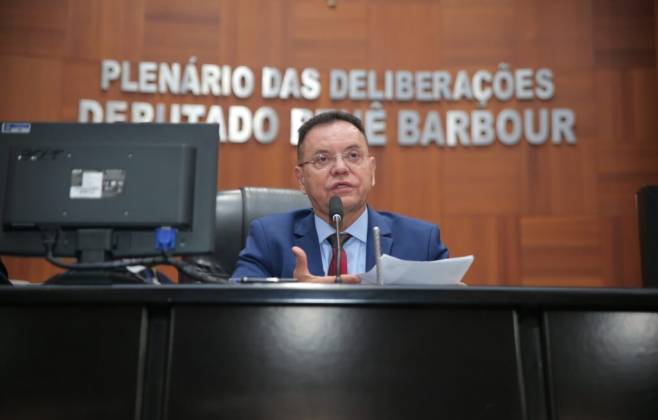 lei-de-botelho-valoriza-protetores-e-cuidadores-de-animais-soltos-ou-abandonados-em-mt