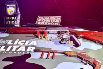 policia-militar-apreende-armas,-drogas-e-caminhonetes-durante-abordagem-em-juina