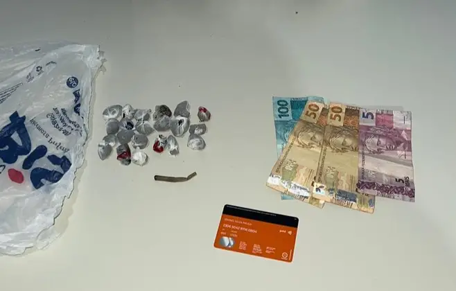 pm-prende-mulher-e-apreende-adolescente-com-21-porcoes-de-drogas-em-nova-bandeirantes