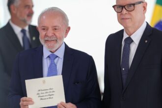 lula-recebe-credenciais-de-oito-novos-embaixadores