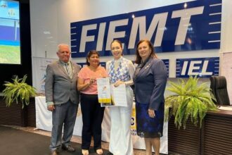 vereadora-maysa-celebra-40-anos-do-rotary-cuiaba-cpa-em-solenidade