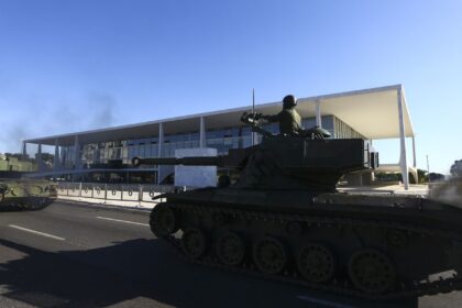 ideia-de-superioridade-militar da-margem-a-golpismo,-diz-pesquisadora