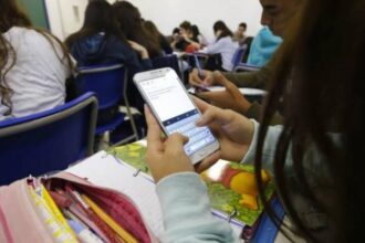 deputados-de-mt-aprovam-proibicao-de-celular-em-escolas-de-mato-grosso
