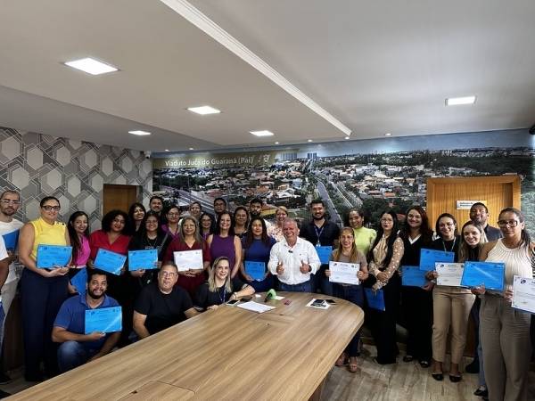 chico-2000-entrega-certificados-a-alunos-do-curso-de-pos-graduacao-em-direito-administrativo