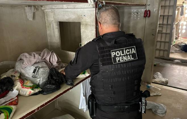 operacao-nas-unidades-prisionais-apreende-170-celulares,-drogas-e-prende-policial-penal-em-flagrante