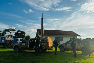 policia-militar-prende-dois-suspeitos-que-invadiram-base-do-indea-e-balearam-sargento-em-colniza