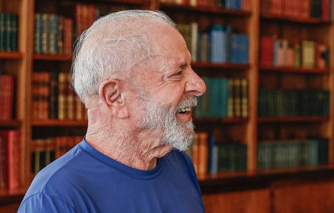apos-relatar-dores,-lula-e-internado-as-pressas-e-passa-por-uma-drenagem-de-uma-hemorragia-intracraniana-causada-pelo-acidente-domestico-de-outubro
