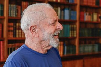 apos-relatar-dores,-lula-e-internado-as-pressas-e-passa-por-uma-drenagem-de-uma-hemorragia-intracraniana-causada-pelo-acidente-domestico-de-outubro