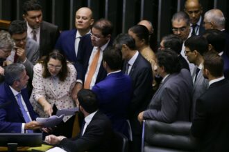 pec-de-corte-de-gastos-e-aprovada-em-dois-turnos-na-camara
