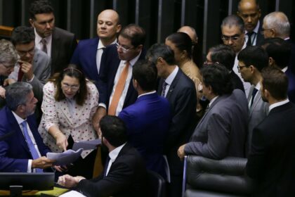 pec-de-corte-de-gastos-e-aprovada-em-dois-turnos-na-camara