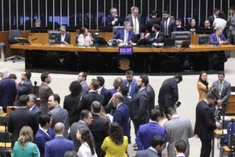 camara-aprova-pec-de-corte-de-gastos-em-primeiro-turno