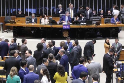 camara-aprova-pec-de-corte-de-gastos-em-primeiro-turno