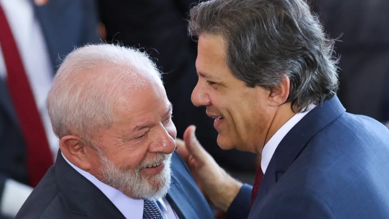 dolar-atinge-recorde-historico-acima-de-r$-6,25
