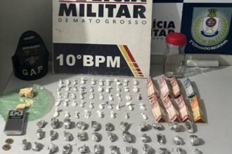homem-e-preso-em-flagrante-pela-pm-com-82-porcoes-de-drogas