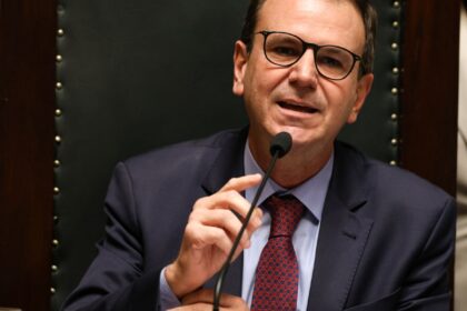paes-assume-novo-mandato-e-propoe-forca-municipal-armada