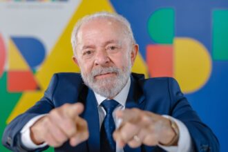 brasil-vai-aplicar-reciprocidade-em-caso-de-taxacao-dos-eua,-diz-lula