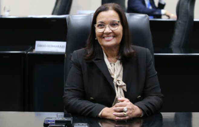 professora-marildes-ferreira-assume-mandato-de-deputada-no-lugar-do-dr.-eugenio