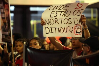 cordao-da-mentira-faz-desfile-“para-adiar-o-fim-do-mundo”