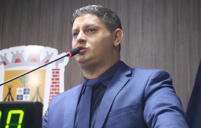 jero-neto-sai-em-defesa-de-gisa-barros-e-critica-colega:-“o-que-ele-fez-foi-ridiculo-se-tem-coragem,-que-faca-comigo-o-que-fez-com-a-vereadora”.