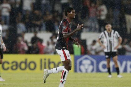 libertadores:-sao-paulo-supera-libertad-e-assume-lideranca-do-grupo-d