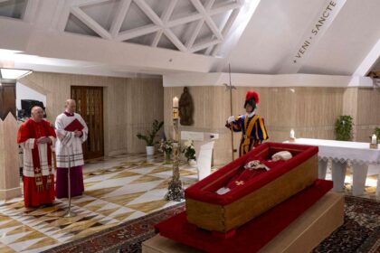 ministros-e-parlamentares-acompanham-lula-na-despedida-do-papa-em-roma