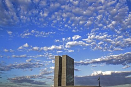 projeto-pode-permitir-que-parlamentar-acumule-aposentadoria-e-salario