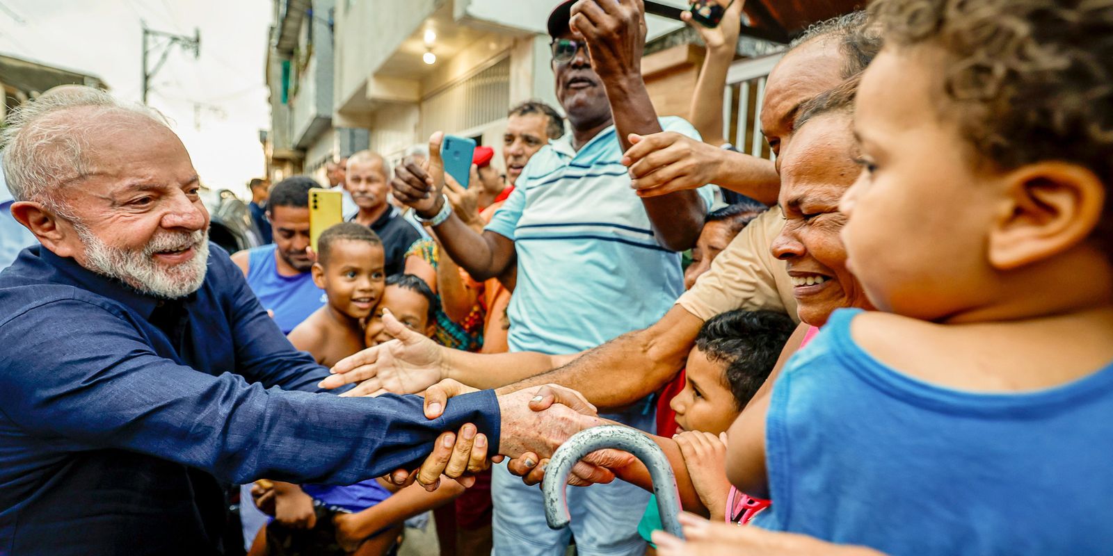 lula-entrega-599-titulos-de-terra-em-antiga-area-de-palafitas-em-pe 