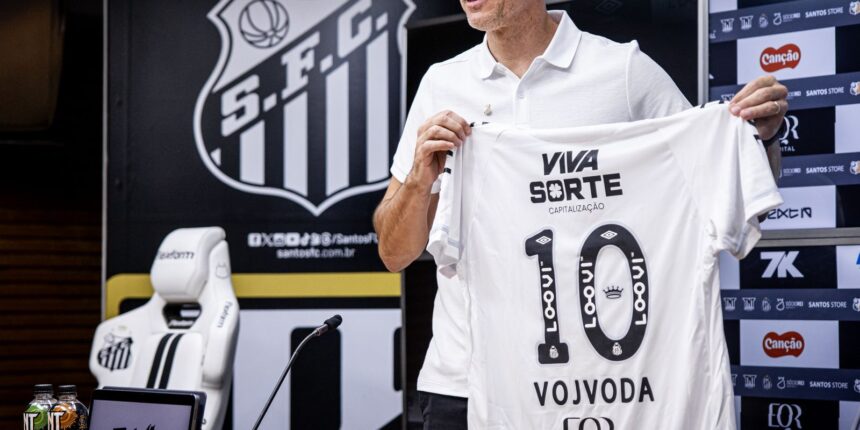 vojvoda-e-apresentado-oficialmente-como-novo-tecnico-do-santos