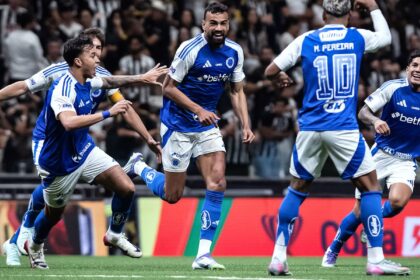 copa-do-brasil:-cruzeiro-vence-atletico-por-2-a-0-e-fica-perto-da-semi