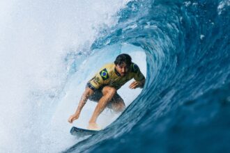 yago-dora-e-campeao-mundial-de-surfe-profissional