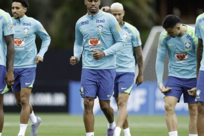 ancelotti-comanda-primeira-atividade-com-todos-os-convocados