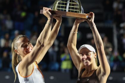 luisa-stefani-e-timea-babos-conquistam-titulo-de-duplas-no-sp-open