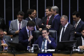 pec-da-blindagem-e-aprovada-por-deputados-e-vai-ao-senado 