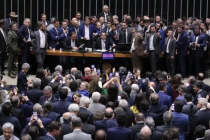 corregedor-da-camara-pede-suspensao-de-3-deputados-envolvidos-em-motim
