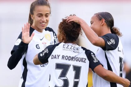 libertadores-feminina:-corinthians-marca-11-vezes-e-bate-always-ready