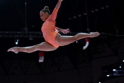 flavia-saraiva-vai-a-final-da-trave-no-mundial-de-ginastica-artistica