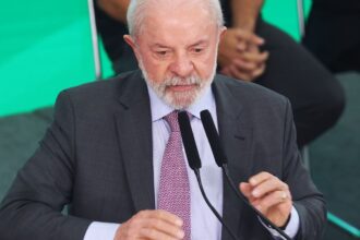 lula-reune-ministros-no-alvorada-e-discute-operacao-policial-no-rio