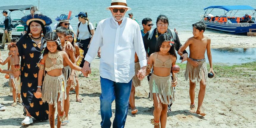 lula-visita-aldeia-indigena-e-promete-energia-para-4,3-mil-familias