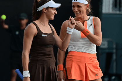dupla-de-stefani-vira-sobre-atual-campea-e-vai-a-semi-do-wta-finals