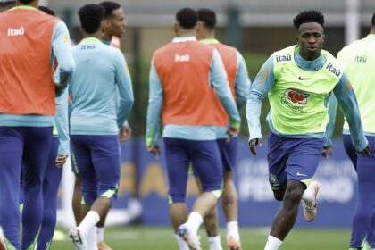 vinicius-junior-diz-que-selecao-evolui-sob-comando-de-carlo-ancelotti