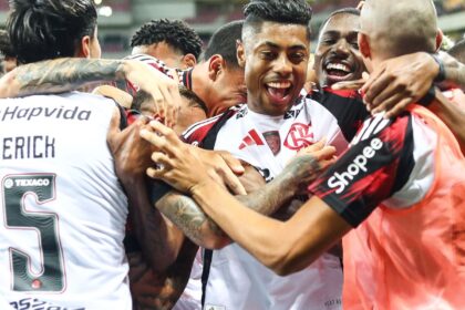 flamengo-goleia-sport-e-assume-lideranca;-palmeiras-derrota-santos